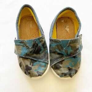TOMS Blue Gray Camo Shoes size T6